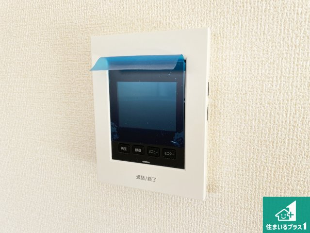 東大阪市池島町　新築一戸建の防犯設備|カラーモニターインターホン！声だけでなく来訪者の姿や顔がモニターで確認できるので、小さなお子様がいらっしゃるご家庭でも安心できます！