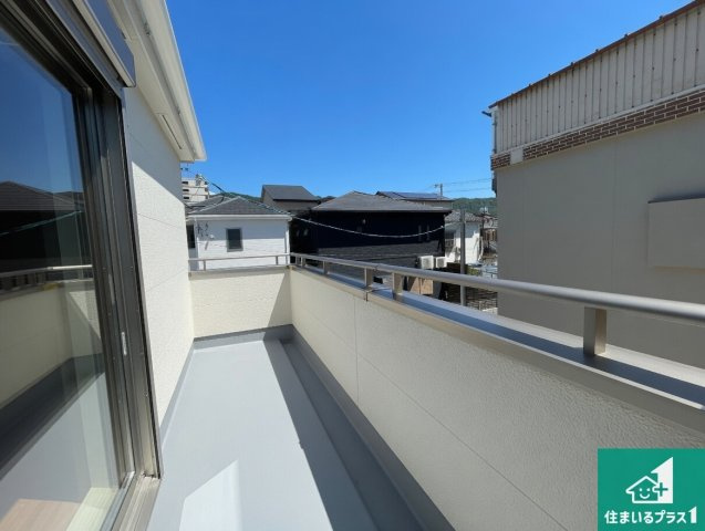 東大阪市池島町　新築一戸建のバルコニー|日当たりのよいバルコニー！お部屋が開放的に！