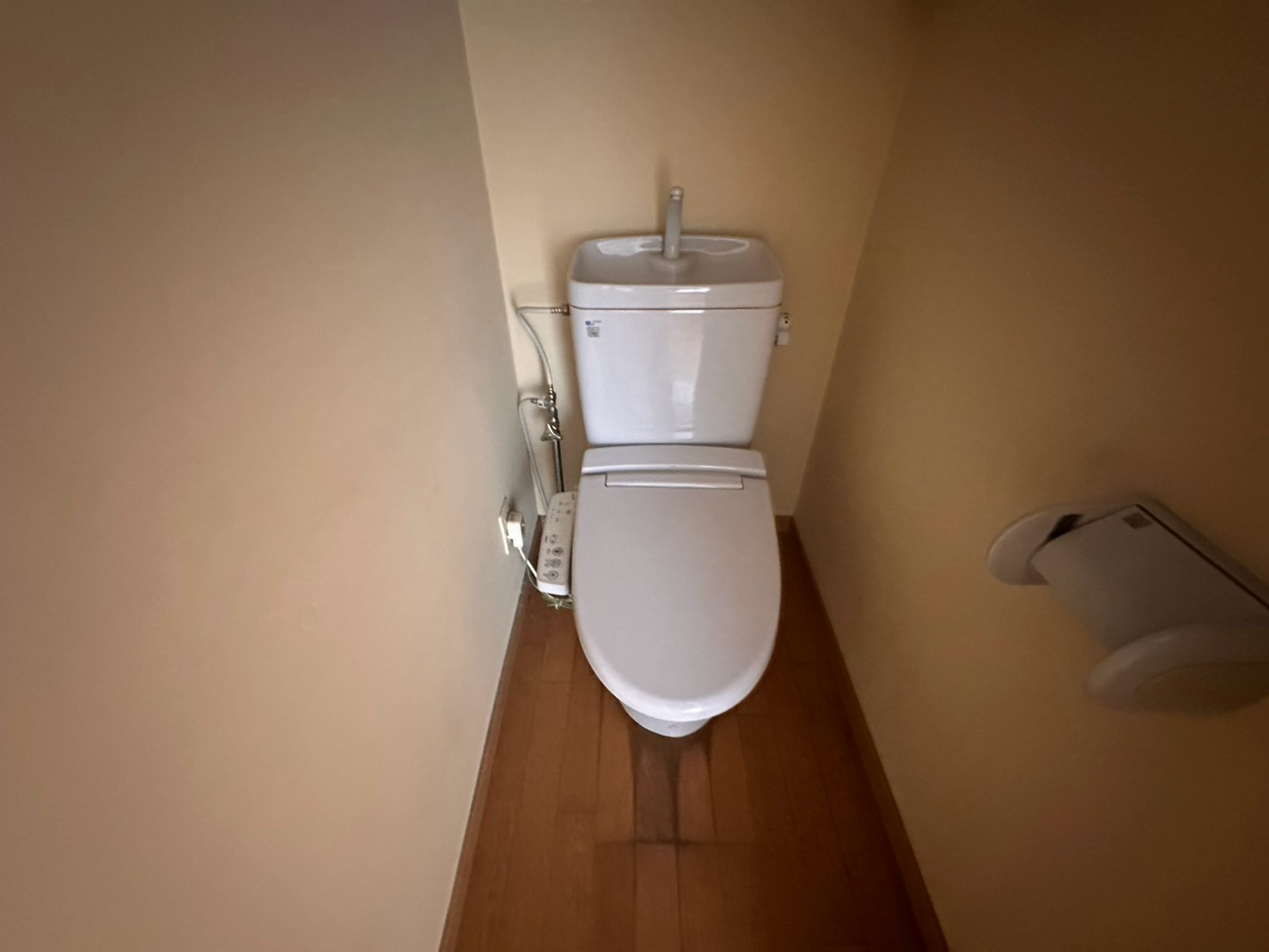 Y'sメゾネットBのトイレ|清潔感のあるトイレです