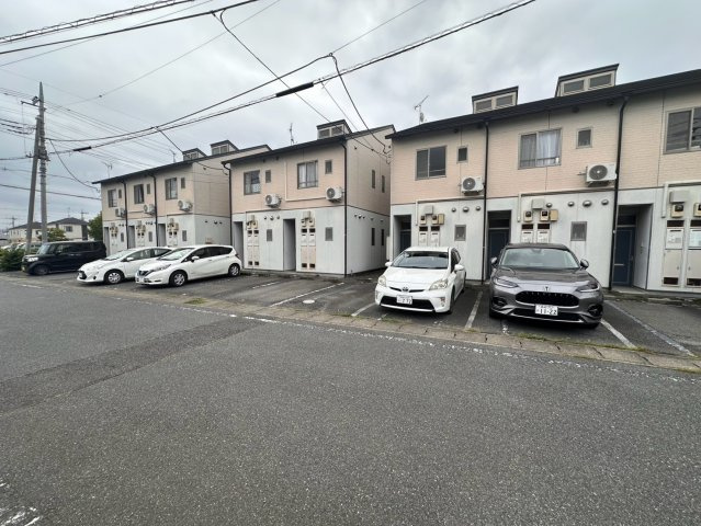 Y'sメゾネットBの駐車場|カースペースがあります
