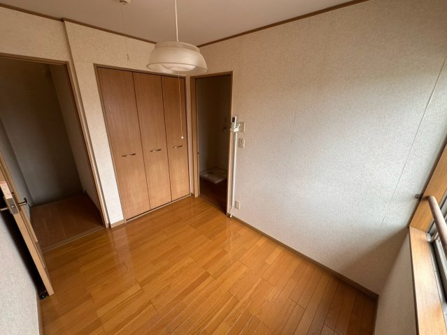 Y'sメゾネットCの洋室