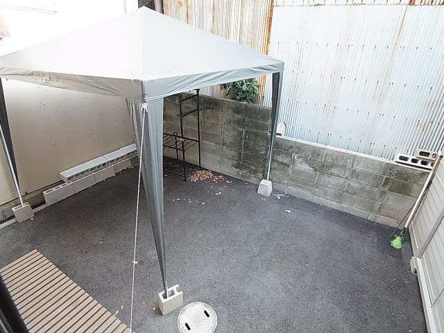 福原町戸建の庭|専用テラス付きです