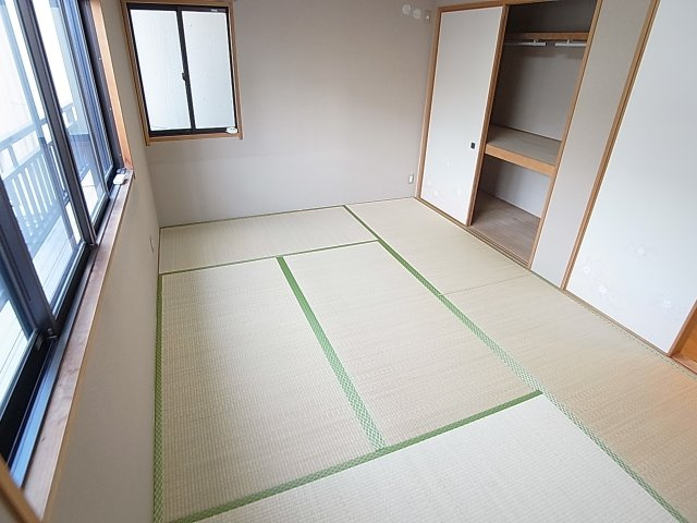 福原町戸建の内装|各部屋窓が多く風通しも良好