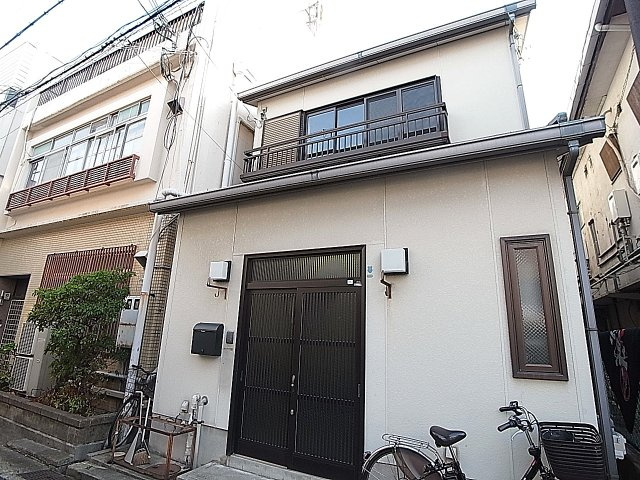 福原町戸建の外観|一戸建ての賃貸が募集中、駅は近くて便利です