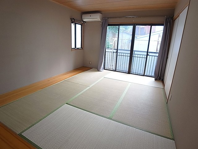 福原町戸建の内装|２Fの6帖の和室、板間が有り広々しています