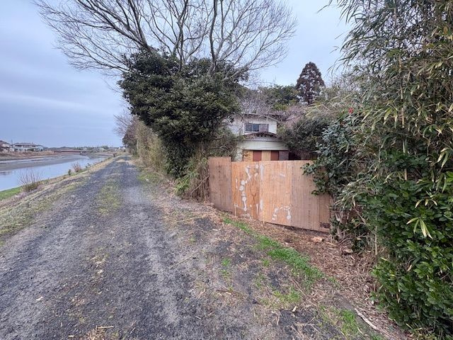 山武郡九十九里町西野　中古戸建の外観|■前面道路