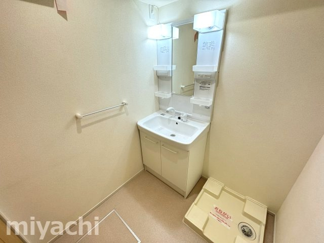 ルシール名東　Cの洗面所