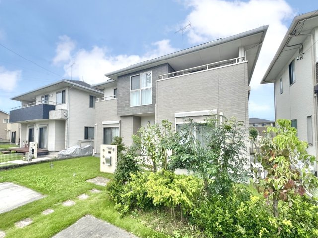 【中古戸建】足利市西新井町の外観|■外観｜お庭から季節の移ろいを感じることが出来ます♪一年中飽きることなく住みながら楽しめる住まいです♪