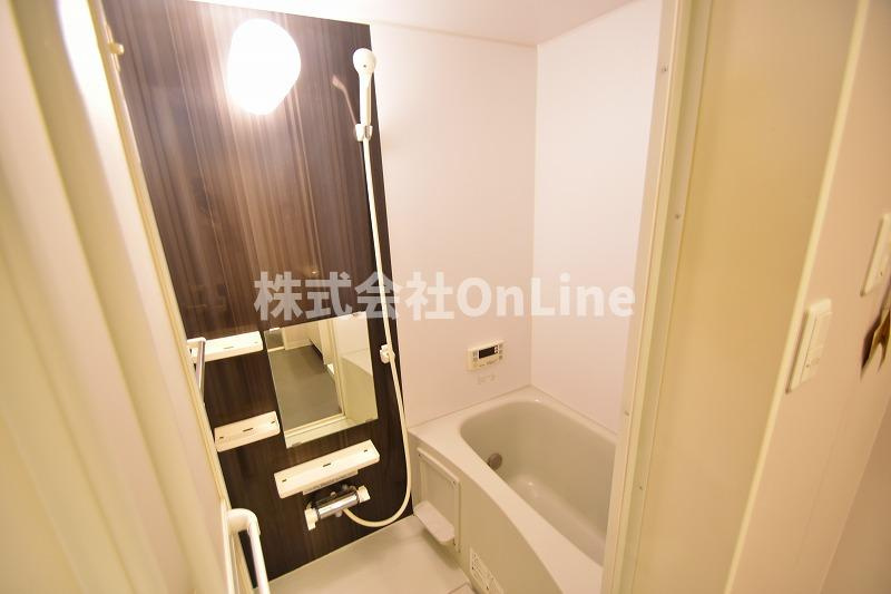 東大阪市森河内西２丁目のアパートの浴室