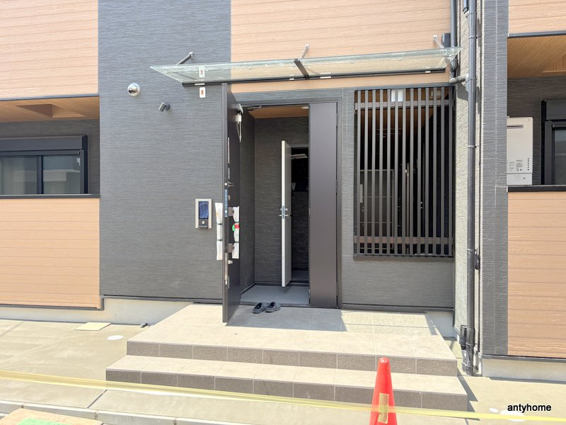イリスコート今福南　仲介手数料無料のエントランス