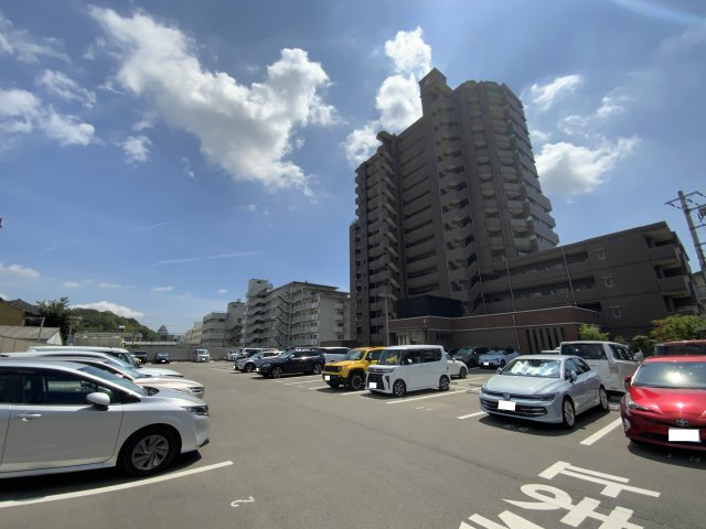 アルファステイツ城乾南新在家の駐車場|敷地内平面駐車場1台使用可能です