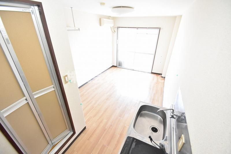 東大阪市近江堂２丁目の賃貸マンションの内装