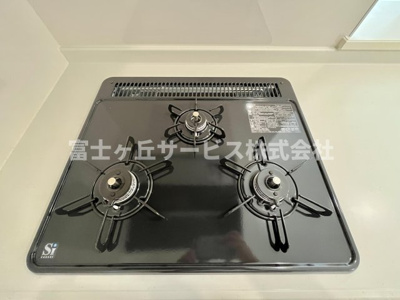 【その他】 | 豊橋市曙町 26期 新築一戸建て 1号棟 | 3口コンロがあります