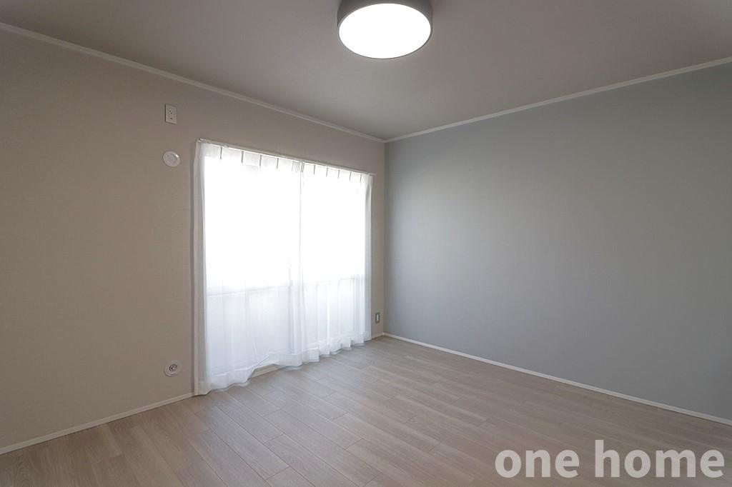 野中北パーク・マンションの洋室|◆約7.5帖洋室です！朝陽が差し込む明るいお部屋です！
◆令和8年3月室内フルリフォーム完了！手直しなしでお住まいいただけます！