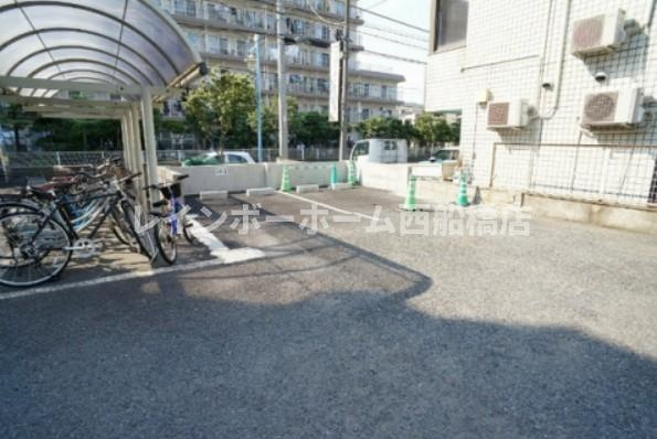 ラ・セゾンの駐車場