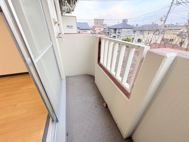 熊本市東区保田窪本町の賃貸マンションのバルコニー|開放的で明るい空間を演出してくれるバルコニーです