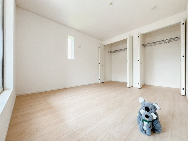 【洋室】 | 高崎市吉井町神保　新築住宅 | 「どんな家具を置こうかな」とワクワクする。好みのこだわりのお部屋にしてじぶんだけの部屋でゆったりと寛げます。