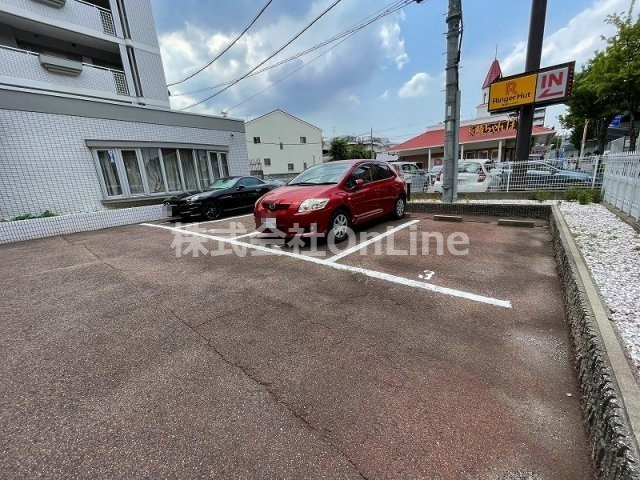 ブルーメンハウスの駐車場