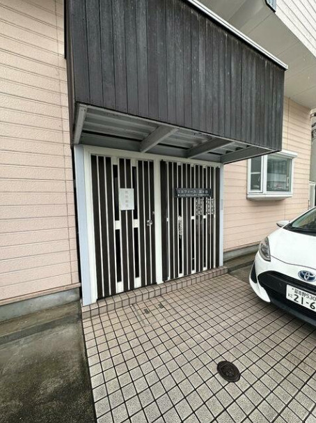 ミルフィーユ富ヶ谷のエントランス