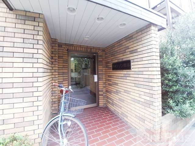 ハイメゾン岡本のエントランス