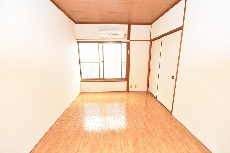コーポ島町の洋室