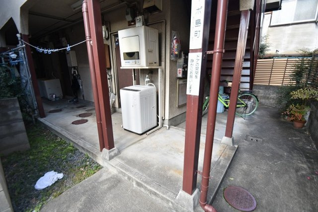 コーポ島町のエントランス