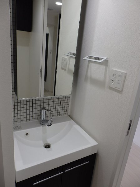 新品家具付きマンション百人町12(KaGood東京)の独立洗面台