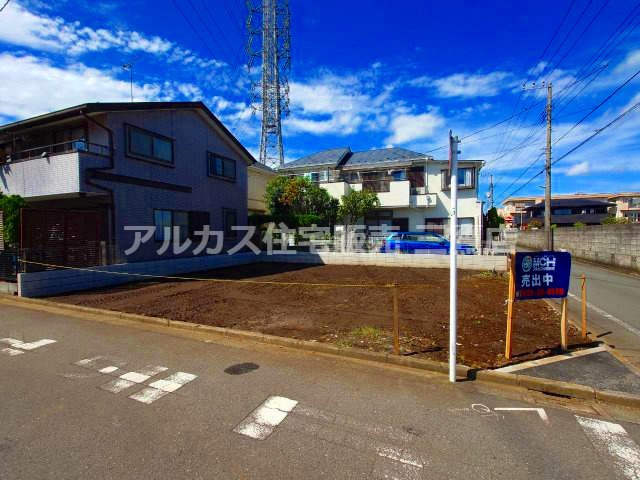 三鷹市深大寺2丁目 中央線 武蔵境駅 建築条件付き売地の外観|解体完了済みのすっきりとした更地。角地につき開放感があり、陽当たり・通風ともに良好です。