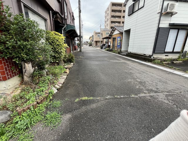 中古住宅　鏡島精華1丁目の前面道路含む現地写真|東道路　南から