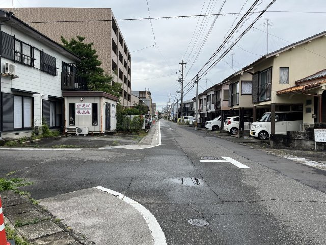 中古住宅　鏡島精華1丁目の前面道路含む現地写真|南道路3差路