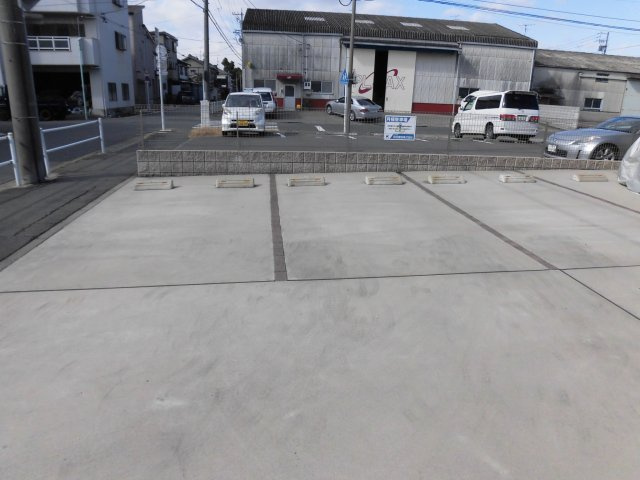 アンジュの駐車場