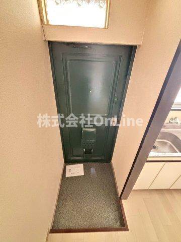 稲田大発マンションの玄関