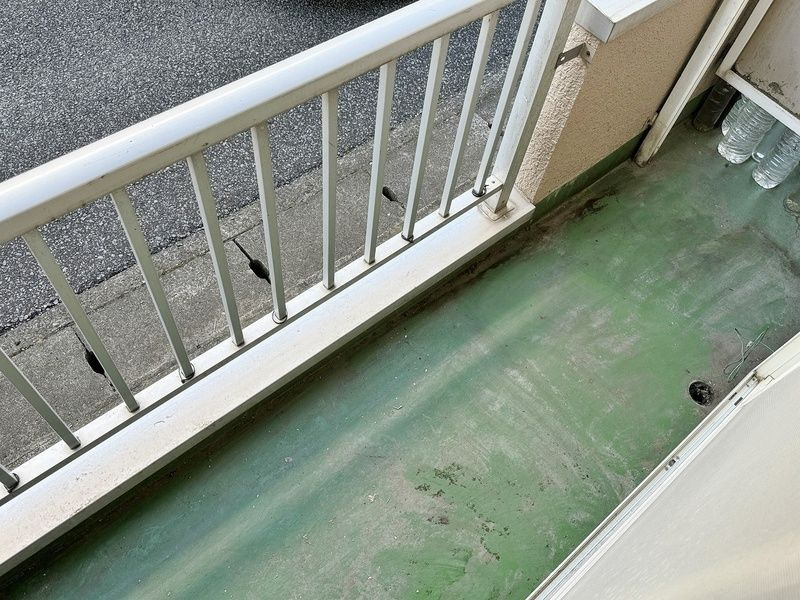 春日部市一ノ割１丁目のアパートのバルコニー