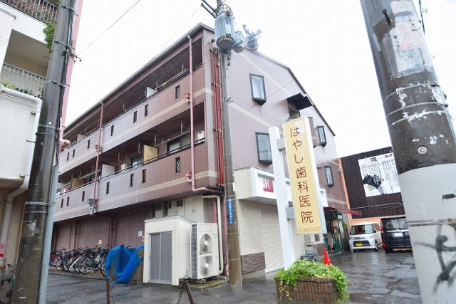 ロイヤルガーデンの外観