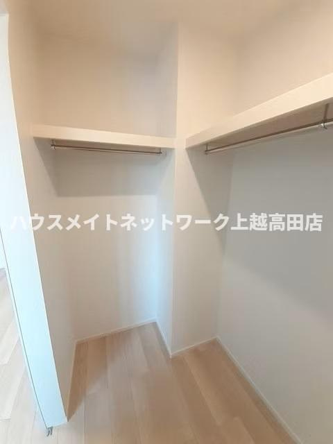 ロンベルジュ　Ⅱの収納|ウォークインクローゼット