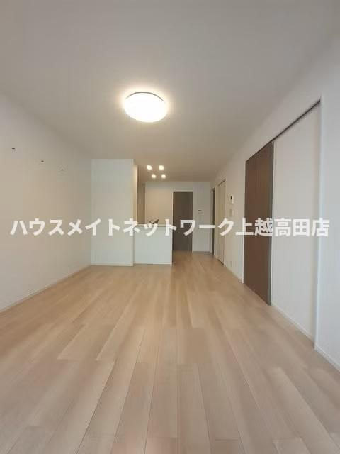 ロンベルジュ　Ⅱの居間・リビング|ＬＤＫ11.8帖