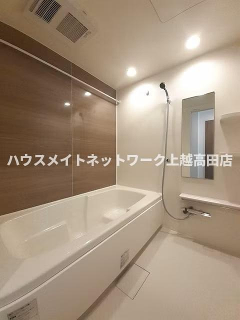 ロンベルジュ　Ⅱの浴室|浴室１坪（追焚機能付）