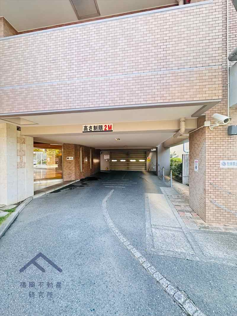 ロワールマンションアール春日の駐車場