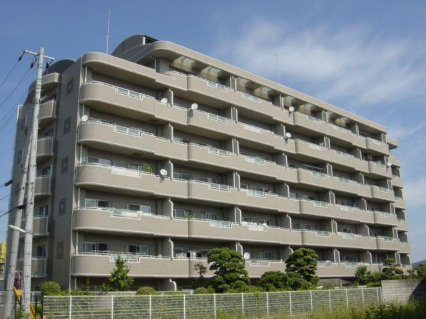 「勾配天井が創る大空間」高知市比島町1丁目サーパス北本町　中古マンション