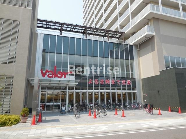 セルフィ・Ｔの周辺