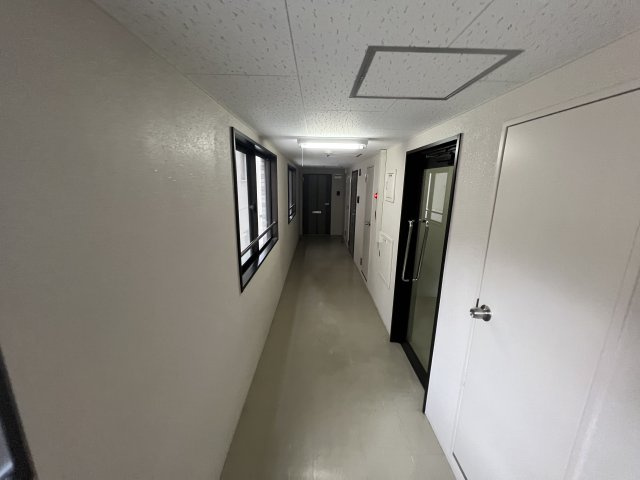札幌市南区澄川四条２丁目のアパートのロビー