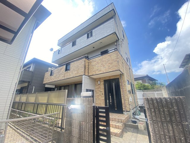 常滑市西之口3丁目の居間・リビング|3階建てのお家です！　2階にリビングがあります♪
