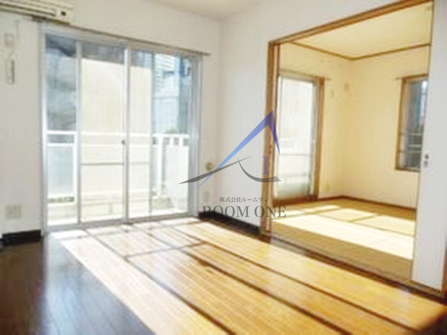 キャッスルコンフォートの居間・リビング|洋室のお部屋です。