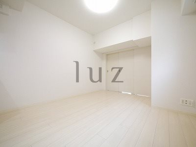 フェニックス横濱初音町の居間・リビング