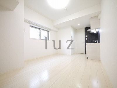 フェニックス横濱初音町の居間・リビング