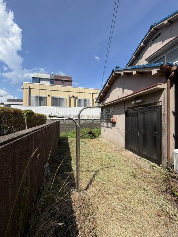 大和高田市大中　中古戸建の外観|市役所をはじめ、銀行や病院、各種公共施設が徒歩圏内に揃う生活利便性に優れた住環境♪