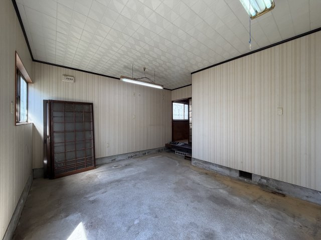 大和高田市大中　中古戸建の内装|広々土間をどのように活用されますか(^^)/