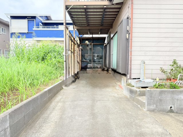 牛久市田宮2丁目中古物件の駐車場