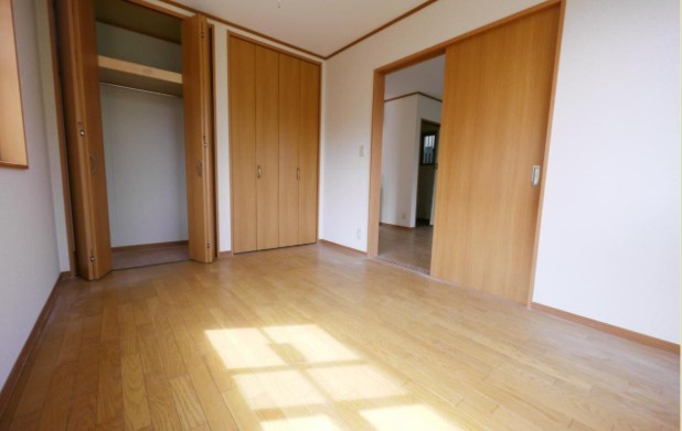 鴻巣市天神１丁目のアパートの洋室