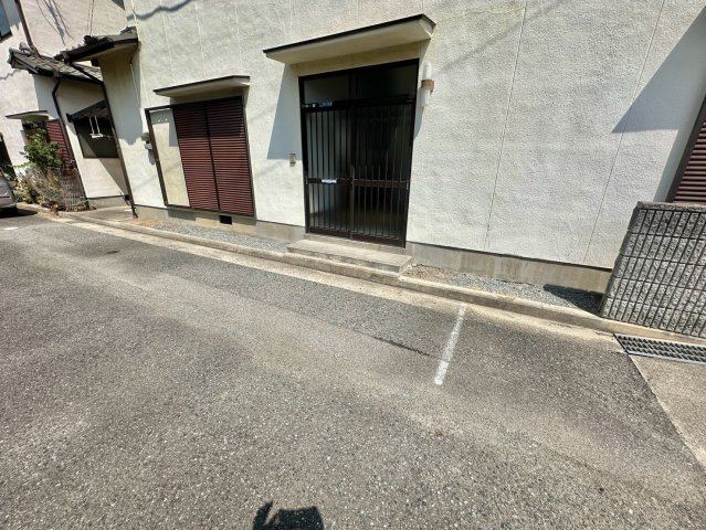 辻井二丁目石森貸家の駐車場